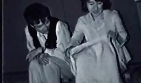 با یک زن بیوه از یک فیلم نیمه سکسی سینمایی گشت